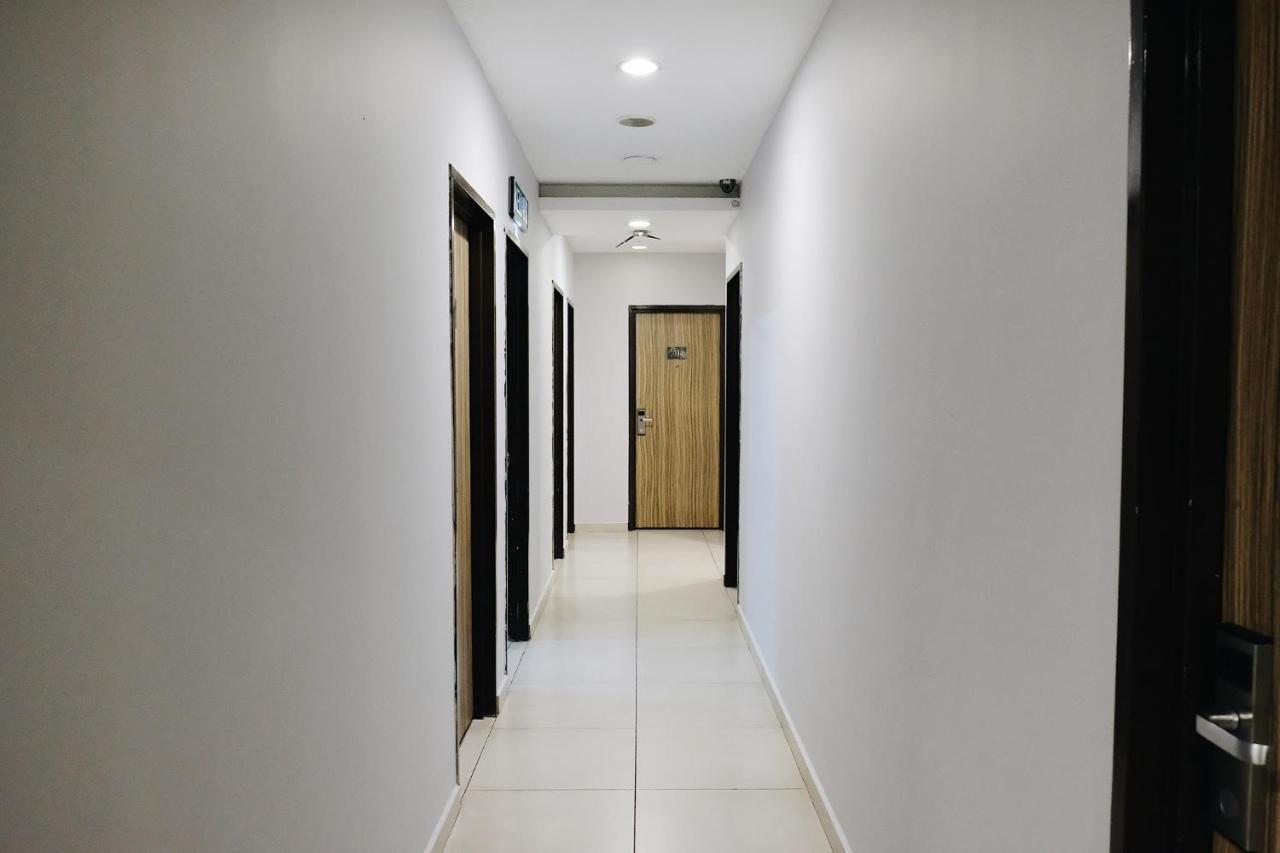 Era Plus Hotel Seri Kembangan Bagian luar foto