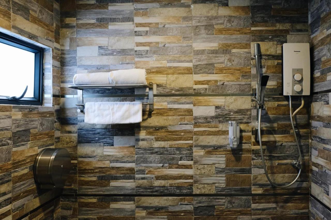 Era Plus Hotel Seri Kembangan Bagian luar foto
