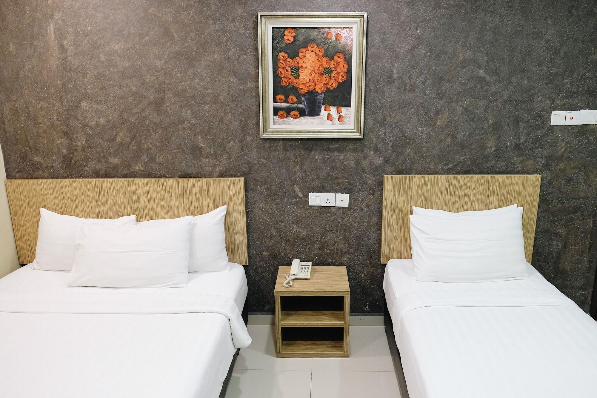 Era Plus Hotel Seri Kembangan Bagian luar foto