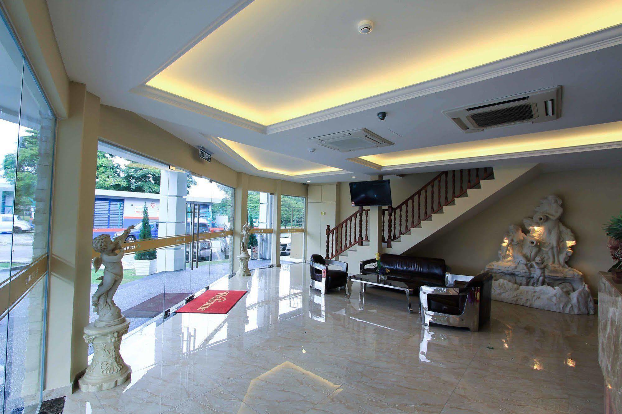 Era Plus Hotel Seri Kembangan Bagian luar foto